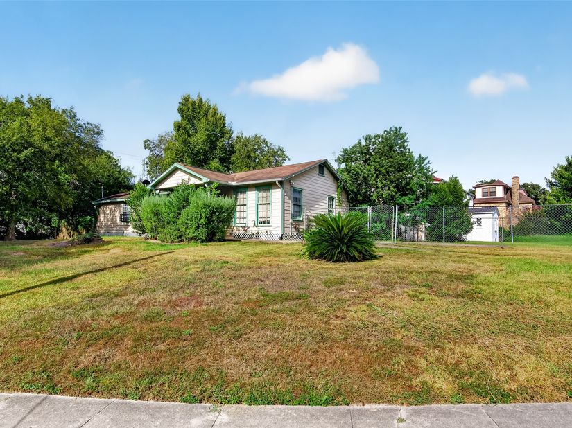 5130 Live Oak Street, Houston TX 77004