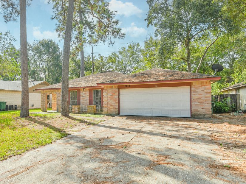 2718 Tinechester Drive, Houston TX 77339