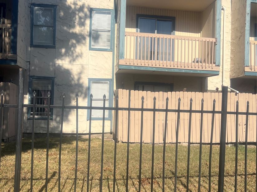 9898 Club Creek Dr 405, Houston TX 77036
