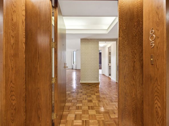 5555 Del Monte Drive 605, Houston TX 77056