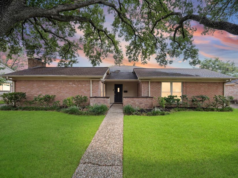 6114 Rollingbrook Drive, Houston TX 77096