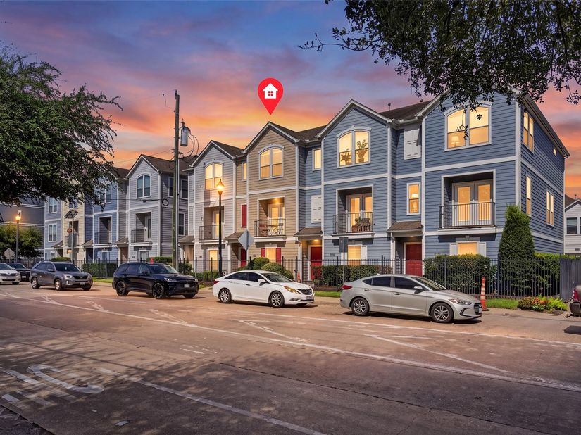 3208 Chenevert Street, Houston TX 77004
