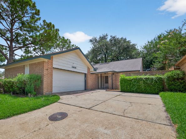 1603 Mary Mount Way, Houston TX 77058