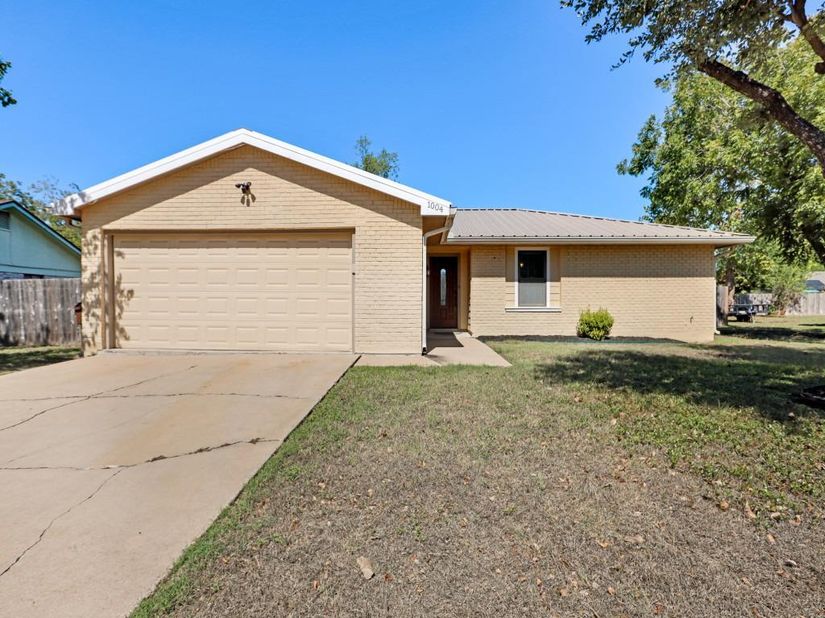 1004 Green Meadow DR, Round Rock TX 78664