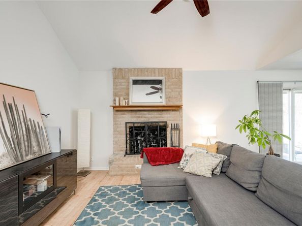 2004 Abbey CIR, Austin TX 78727