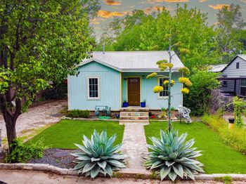 912 & 912 1/2 Calle Limon DR