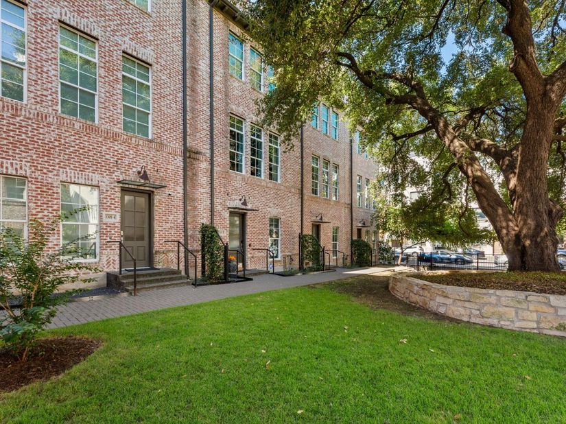 1301 Town Creek DR 2, Austin TX 78741