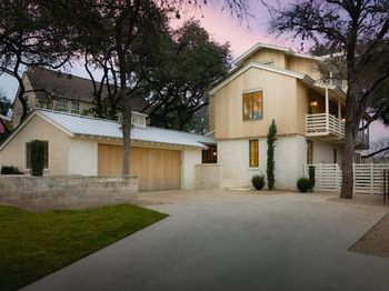 1012 Gaston Ave