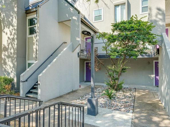 935 La Posada DR 156, Austin TX 78752