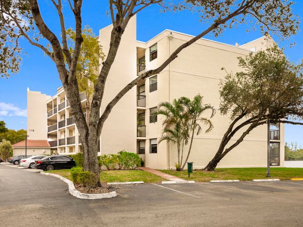 118 Lake Emerald Drive 110, Oakland Park FL 33309