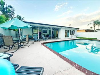 11371 NW 32nd Manor