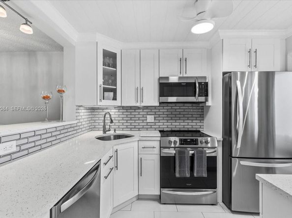 3201 NE 8th Street 405, Pompano Beach FL 33062