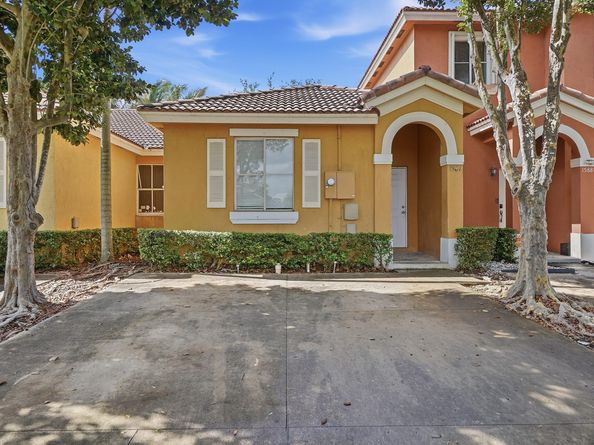 1584 SW 2nd Street, Homestead FL 33030