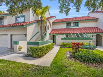 25 Lexington Lane W