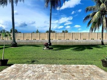 9905 NW 57th Manor