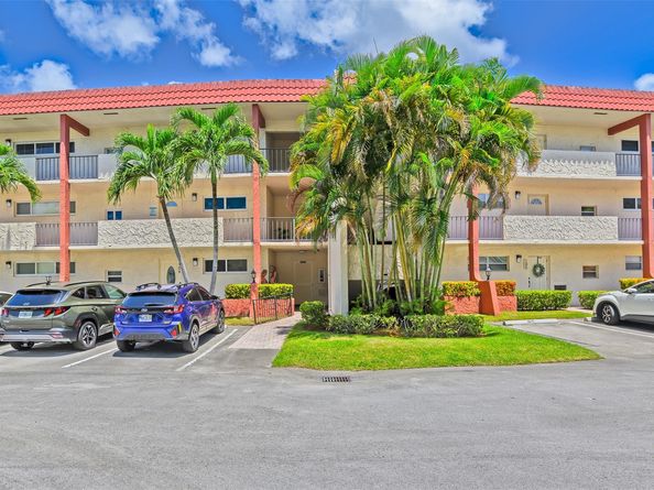 9511 N Hollybrook Lake Dr 207, Pembroke Pines FL 33025