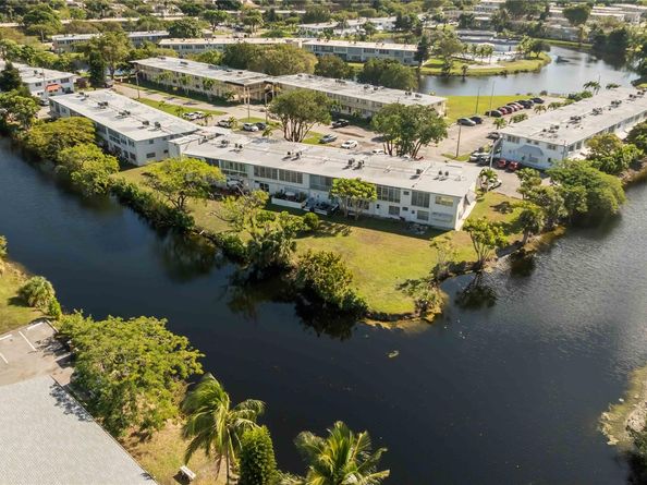 52 NE 204th St 31, Miami FL 33179