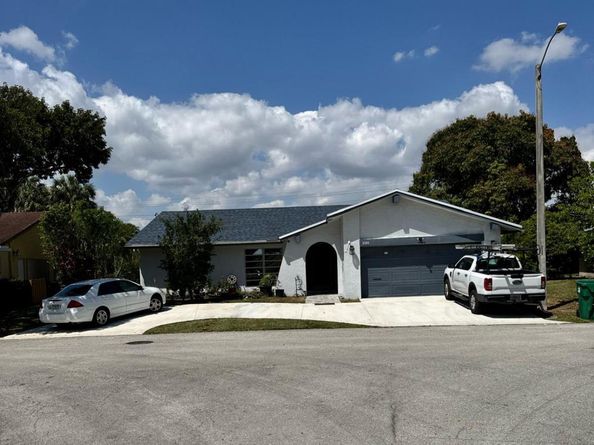 5305 Bayberry Ln, Tamarac FL 33319