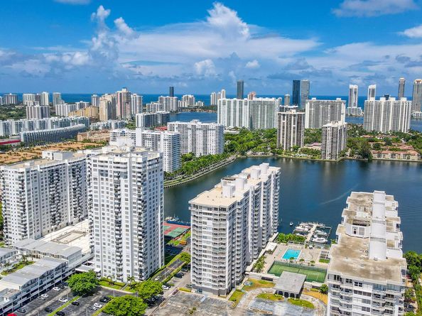 18051 Biscayne Boulevard 1104, Aventura FL 33160