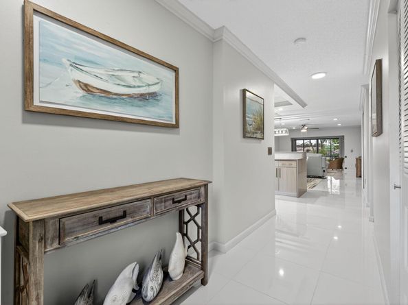 8450 Casa Del Lago J, Boca Raton FL 33433