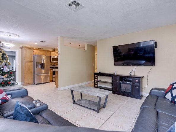 1610 SW 68th Ter, North Lauderdale FL 33068