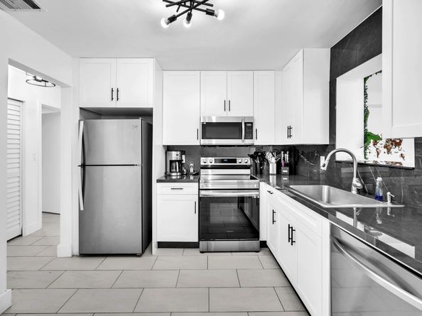 6630 Cody St, Hollywood FL 33024