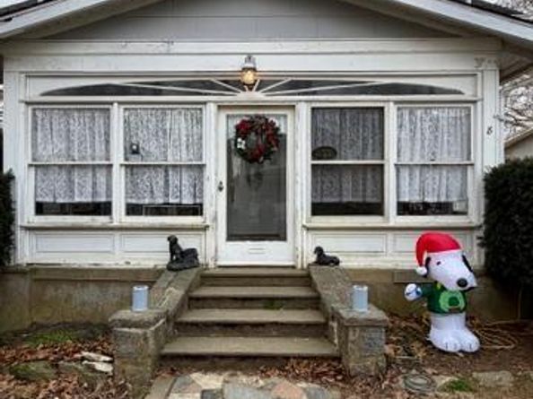 8 Stuart Avenue, Glenolden PA 19036