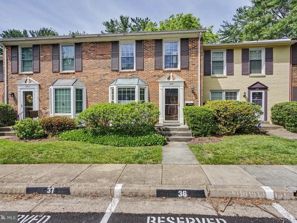 226 Commons Drive NW, Vienna VA 22180