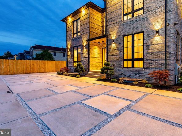 9739 Krewstown, Philadelphia PA 19115
