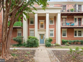 1403 E Abingdon Drive