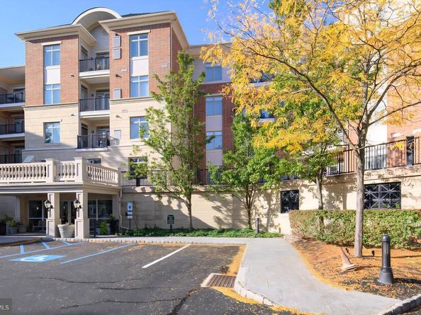 327 Carson Terrace 327, Huntingdon Valley PA 19006