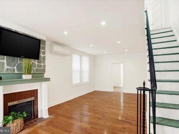 317 W Clarkson Avenue