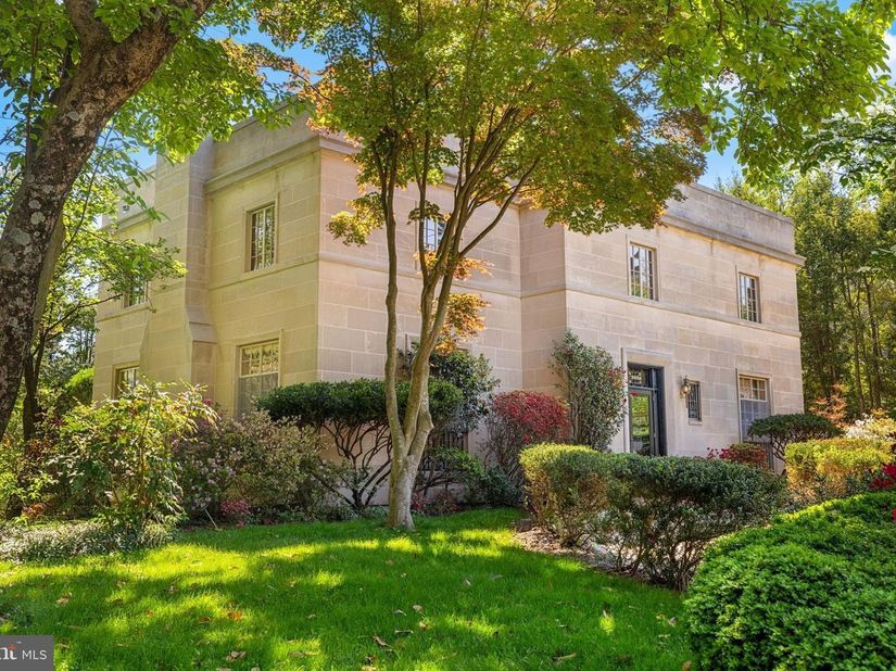 2884 Woodland Drive NW, Washington DC 20008