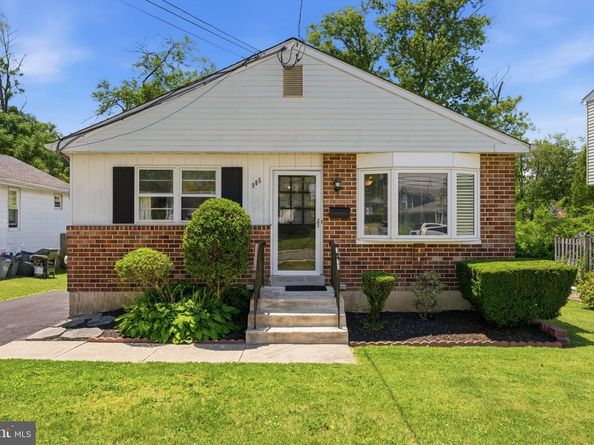 905 Amosland Road, Morton PA 19070