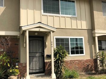 404 N Cerritos