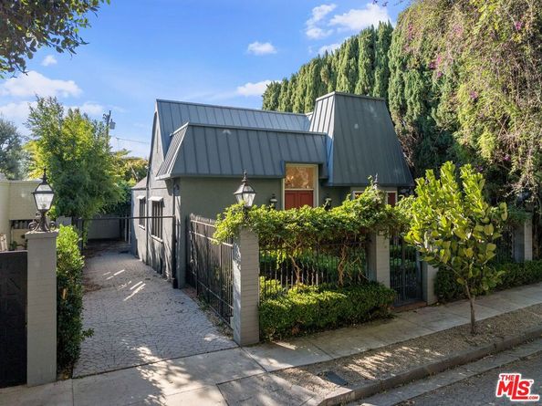 9044 Elevado Street, West Hollywood CA 90069