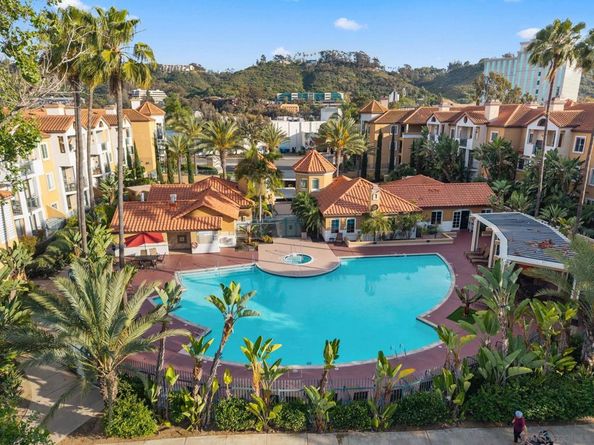 2250 Camino de la Reina 202, San Diego CA 92108