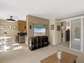 8581 Villa La Jolla Dr