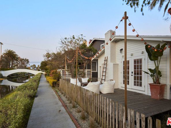 230 Sherman Canal, Venice CA 90291