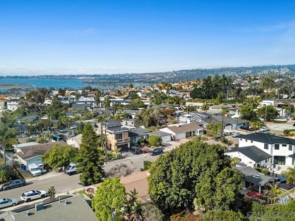 2747 Fairfield St, San Diego CA 92110