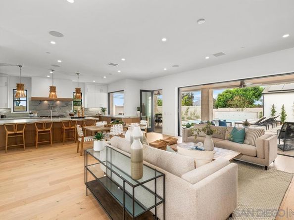 2910 Highland Dr., Carlsbad CA 92008