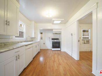 1046 S Fedora Street