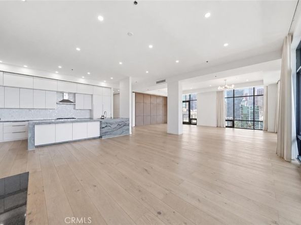 1111 S Grand Avenue PH 5, Los Angeles CA 90015