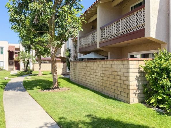 700 W La Veta D5, Orange CA 92868