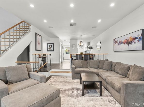 10229 Variel 12, Chatsworth CA 91311