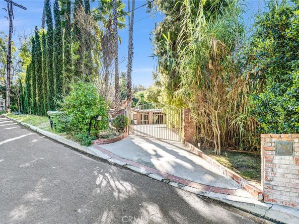 19130 Charles Street, Tarzana CA 91356