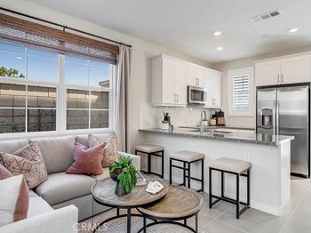 2572 E Lincoln Paseo