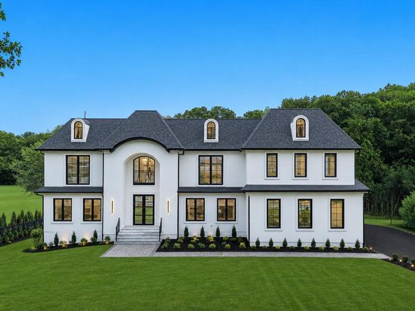 15 Folger Lane, Dix Hills NY 11746
