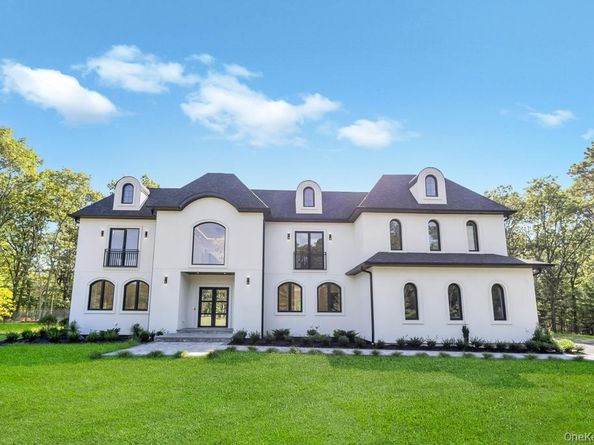 15 Folger Lane, Dix Hills NY 11746