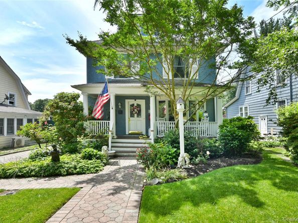 328 38th Road, Douglaston NY 11363